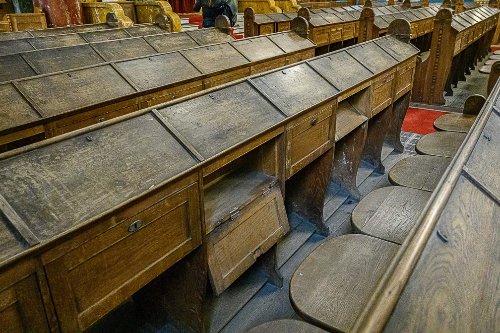 Individual cubbies to store your study materials