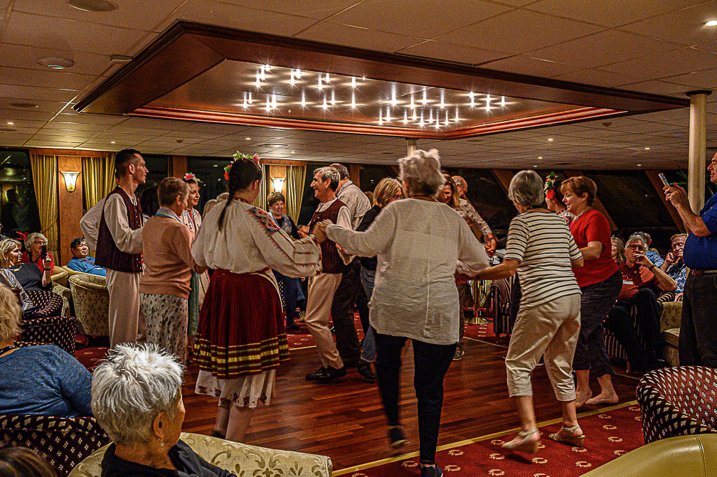 Everybody Dance 1339