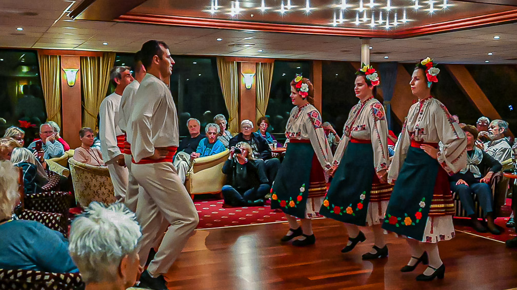 Local Dancers 1304